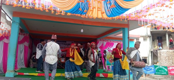 के हो मारुनी नाच?